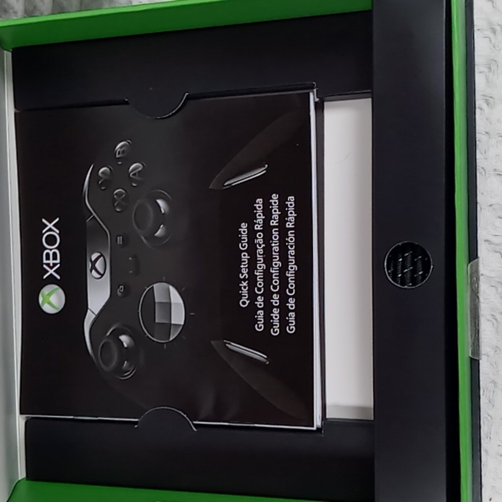 Xbox Elite Wireless Controller In Box w/ Carry Case For Xbox One - Picture 9 of 15
